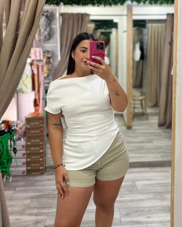 Camiseta Asimétrica