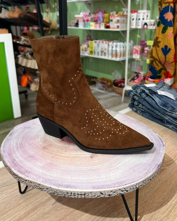 Bota Tachuelas